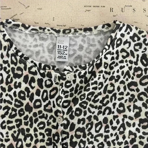 ZARA Kids Leopard Cardigan Size
11-12 - Picture 3 of 4